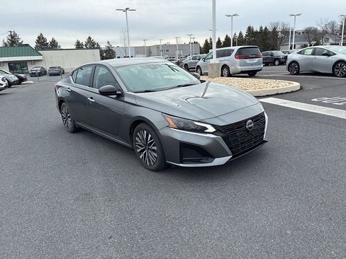 Used 2024 Nissan Altima 2.5 SV image 2