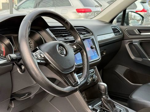 Used 2018 Volkswagen Tiguan SE w/ Panoramic Sunroof Package image 20