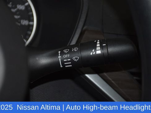 Used 2025 Nissan Altima 2.5 SV FWD image 12