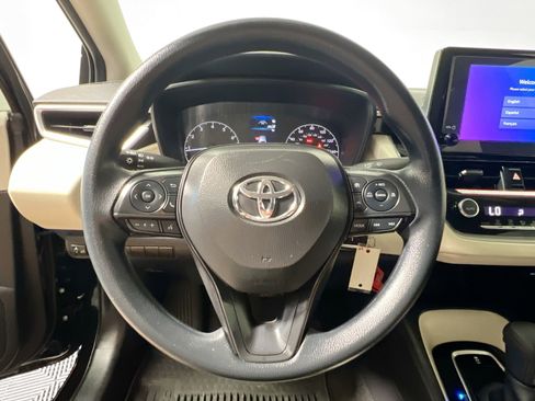 Used 2025 Toyota Corolla LE FWD image 17