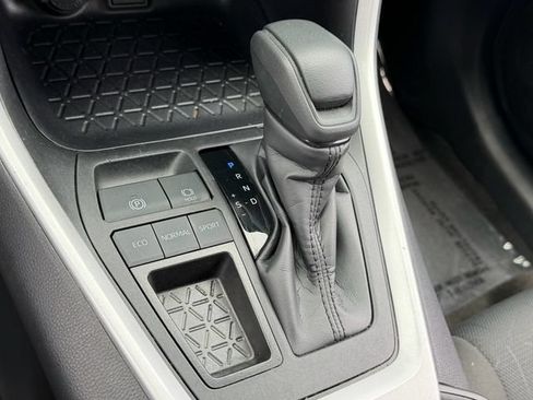 Used 2025 Toyota RAV4 XLE FWD image 24