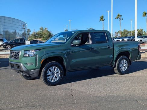 Certified 2022 Nissan Frontier SV w/ Technology Package image 2