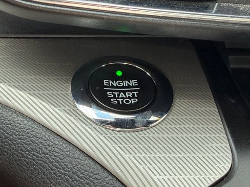 Used 2020 Ford Explorer XLT w/ Equipment Group 202A AWD/4WD image 17