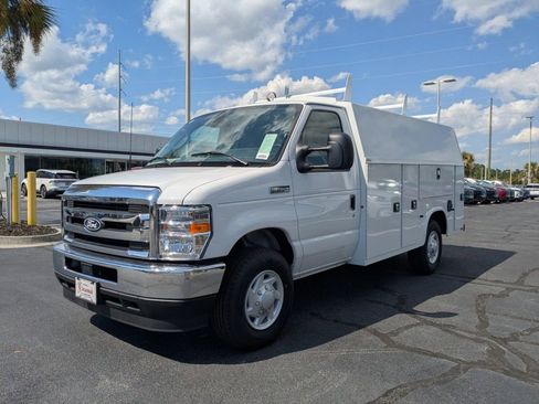 New 2026 Ford E-350 and Econoline 350 Super Duty w/ Power Equipment Group image 8