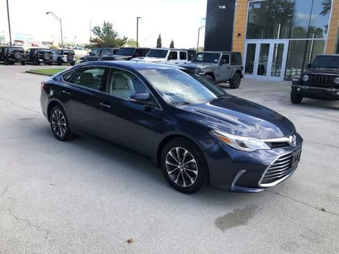 Used 2016 Toyota Avalon XLE Premium FWD image 8