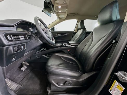 Used 2023 Lincoln Nautilus FWD w/ Premium Package image 13