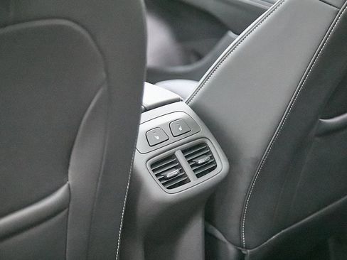 Used 2023 Buick Envision Avenir image 25