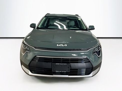 Used 2025 Kia Niro EX FWD image 2