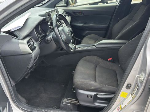 Used 2018 Toyota C-HR XLE FWD image 10