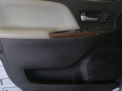 Used 2015 Toyota Sienna Limited FWD image 12