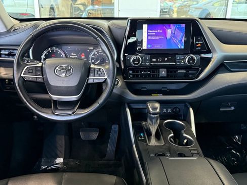 Certified 2023 Toyota Highlander XLE image 33