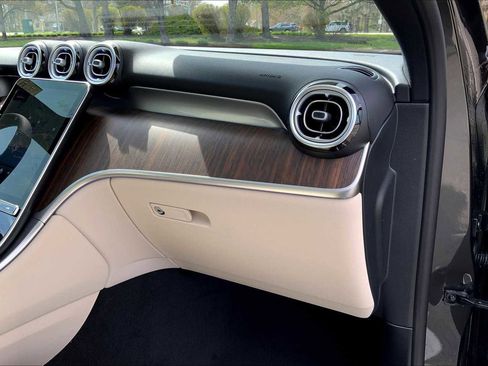Certified 2025 Mercedes-Benz GLC 300 4MATIC image 10