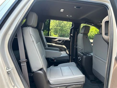 Used 2022 GMC Yukon SLT w/ SLT Luxury Package RWD image 49