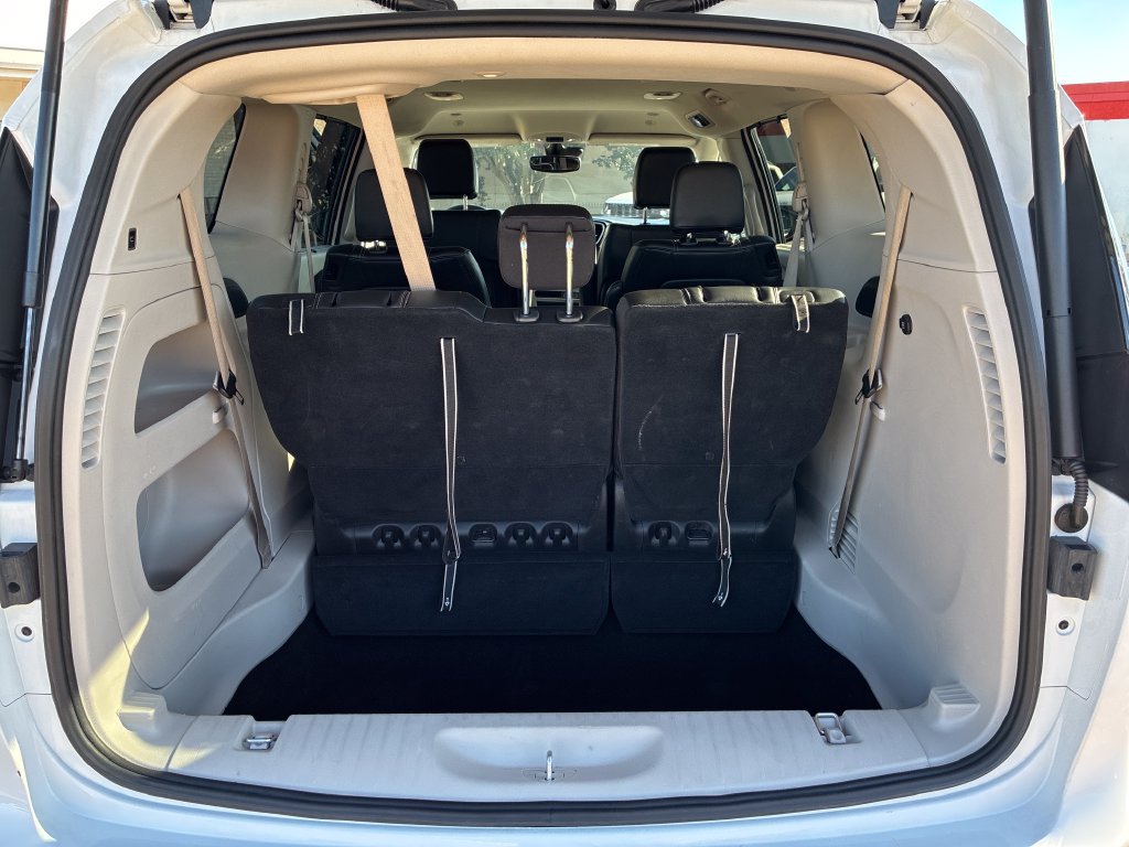 Used 2024 Chrysler Pacifica Touring-L FWD image 28