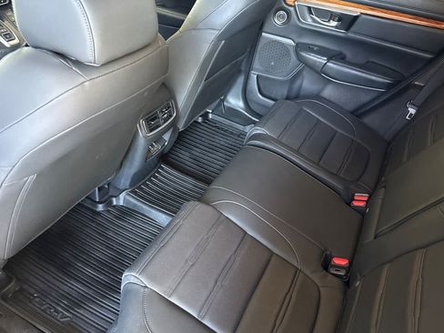 Used 2022 Honda CR-V Touring image 4