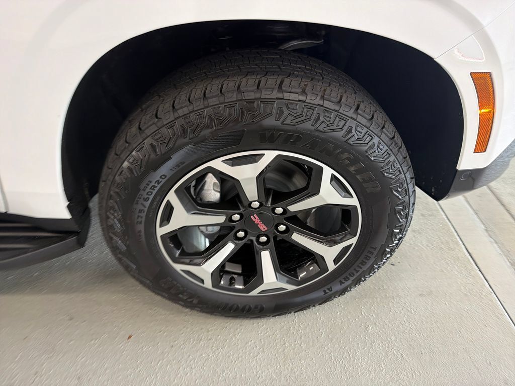 New 2026 GMC Yukon AT4 AWD/4WD image 4