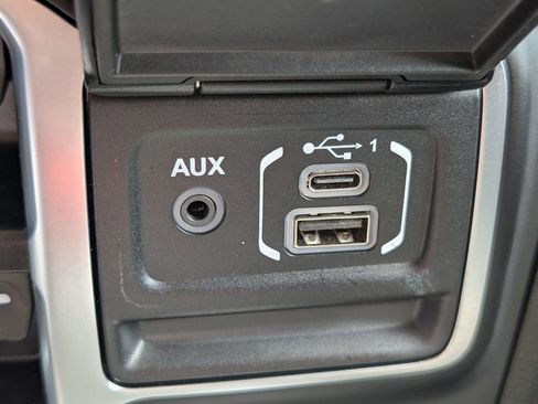 Used 2025 Jeep Wrangler Unlimited Sahara AWD/4WD image 34