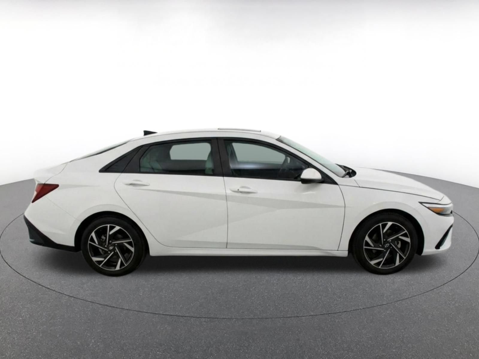 Used 2025 Hyundai Elantra SEL FWD image 9