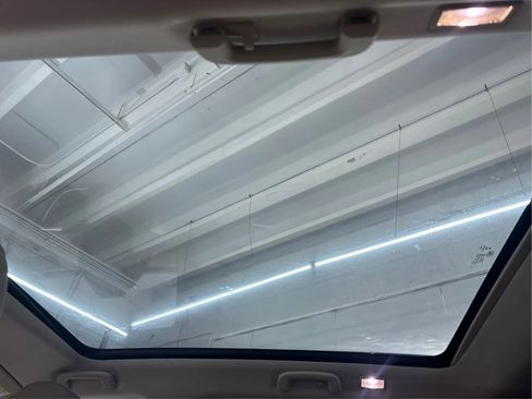 Used 2017 Land Rover Discovery Sport HSE image 28