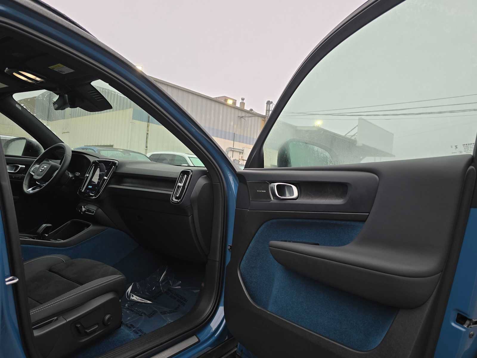Certified 2023 Volvo XC40 Recharge Ultimate w/ Protection Package Premier AWD/4WD image 12