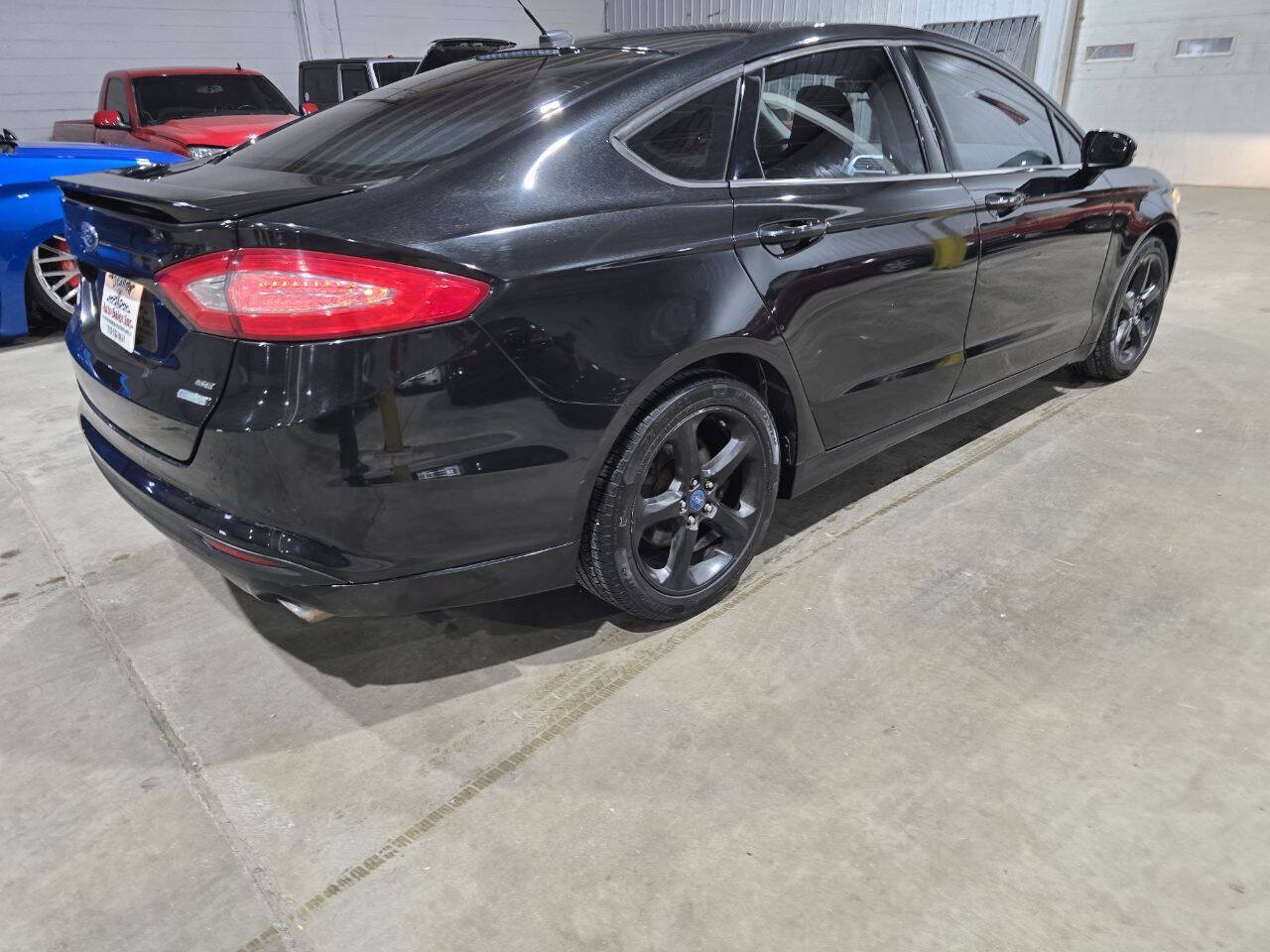 Used 2013 Ford Fusion SE FWD image 12