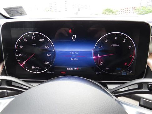 Used 2023 Mercedes-Benz GLC 300 4MATIC image 13