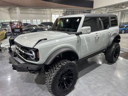 Used 2022 Ford Bronco Outer Banks w/ Sasquatch Package AWD/4WD image 1