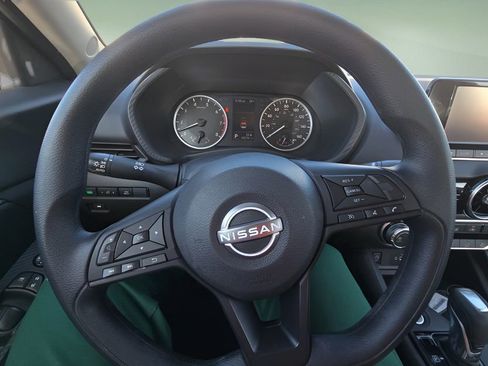 Used 2025 Nissan Sentra S image 8