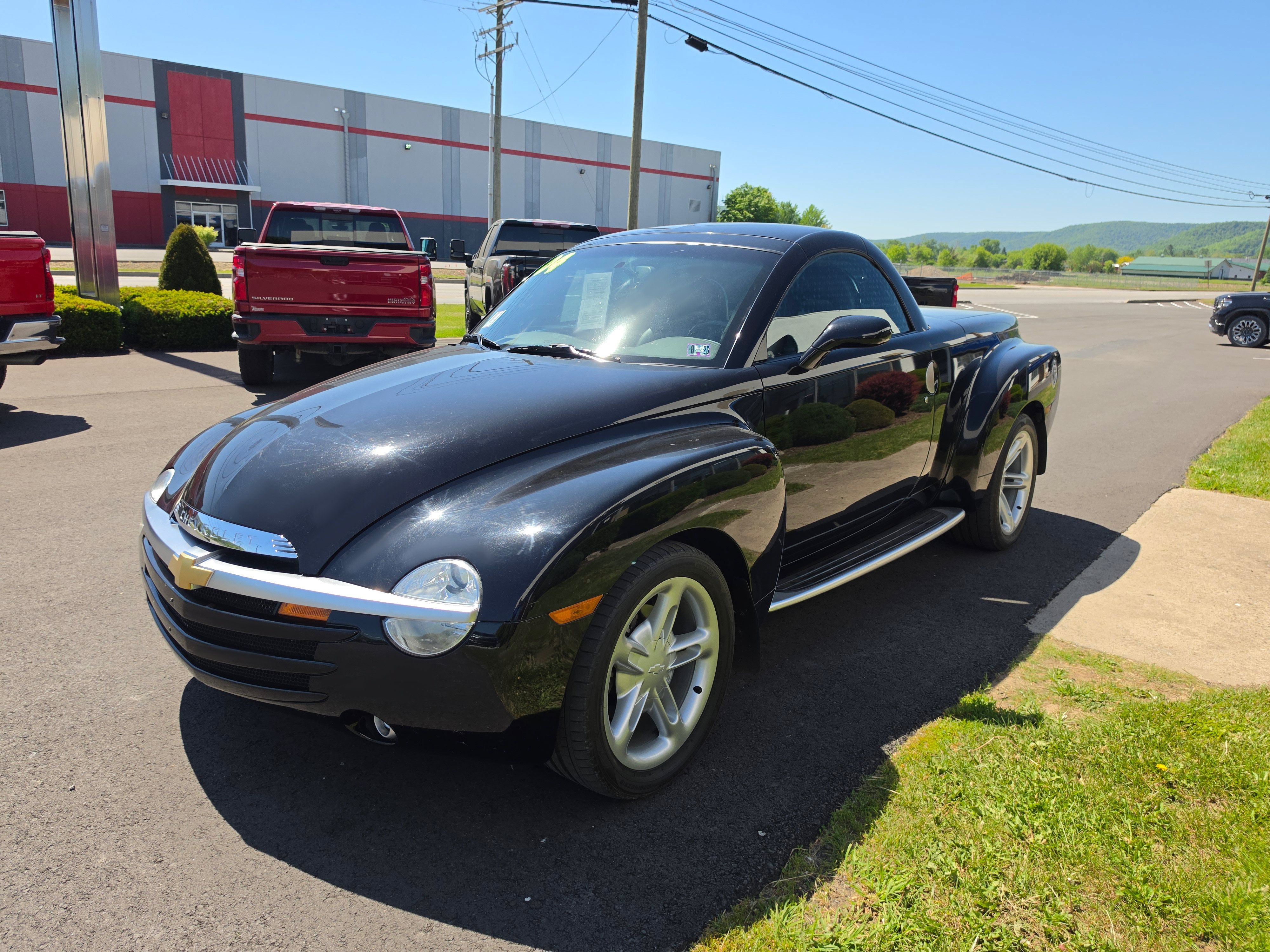 Used 2004 Chevrolet SSR w/ Preferred Equipment Group RWD image 10