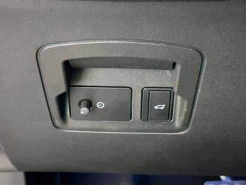 Used 2024 Land Rover Range Rover Velar S image 17