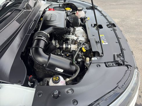 Used 2025 Jeep Compass Trailhawk image 12