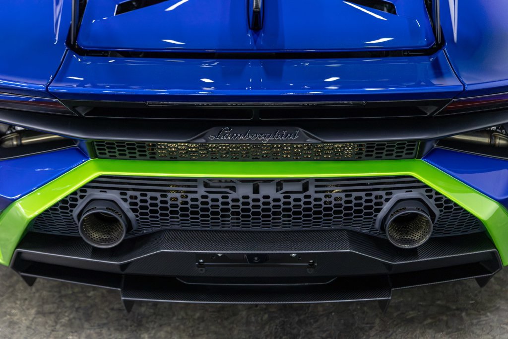 Used 2022 Lamborghini Huracan STO RWD image 9
