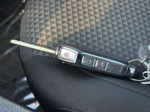 Used 2025 Kia Soul LX w/ LX Technology Package FWD image 21