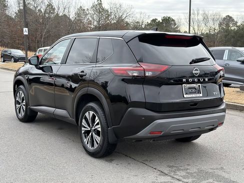 Used 2023 Nissan Rogue SV image 3