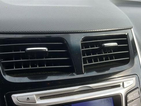 Used 2014 Hyundai Accent SE image 28