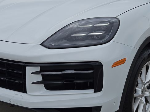 Certified 2026 Porsche Cayenne AWD/4WD image 12