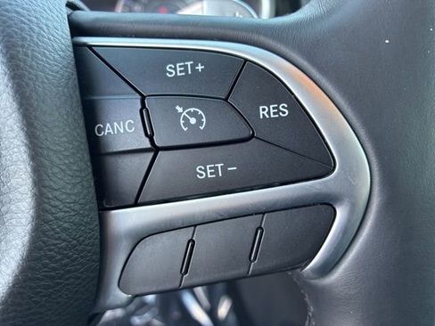 Used 2015 Chrysler 200 C w/ Navigation & Sound Group I image 30