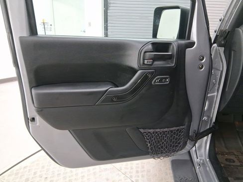 Used 2017 Jeep Wrangler Sahara w/ Connectivity Group image 17