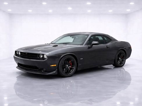 Used 2014 Dodge Challenger SRT8 RWD image 1