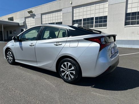 Used 2020 Toyota Prius XLE AWD/4WD image 4