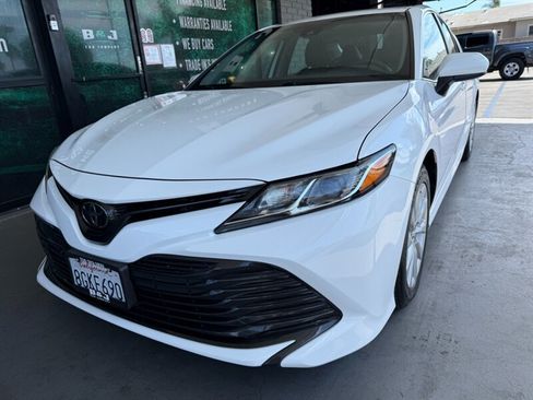 Used 2019 Toyota Camry LE FWD image 3