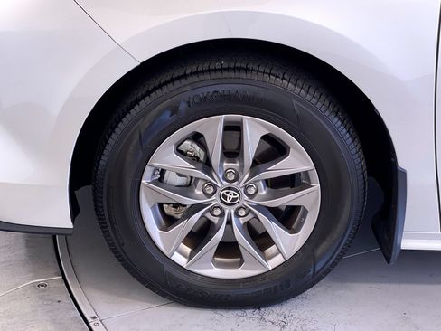 Used 2024 Toyota Sienna XLE w/ XLE Plus Package AWD/4WD image 12