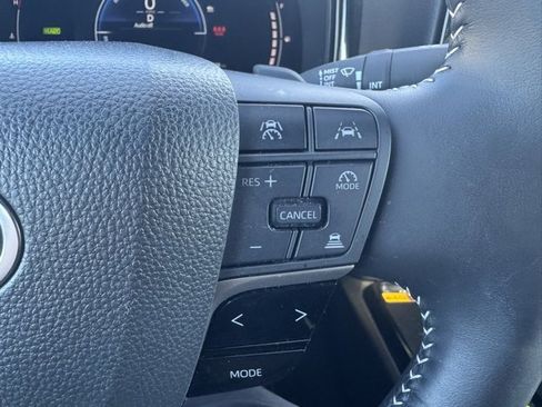 Used 2025 Toyota Camry SE image 15