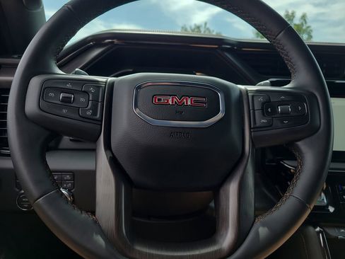 Used 2024 GMC Sierra 1500 AT4 w/ Technology Package AWD/4WD image 32