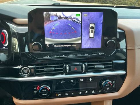 Used 2024 Nissan Pathfinder Platinum image 23