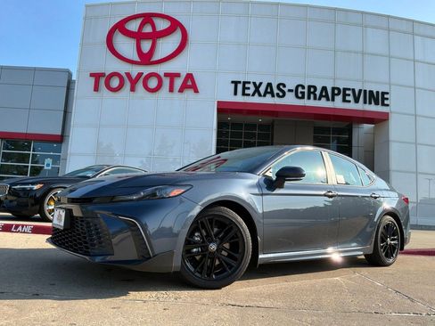 New 2026 Toyota Camry SE FWD image 2