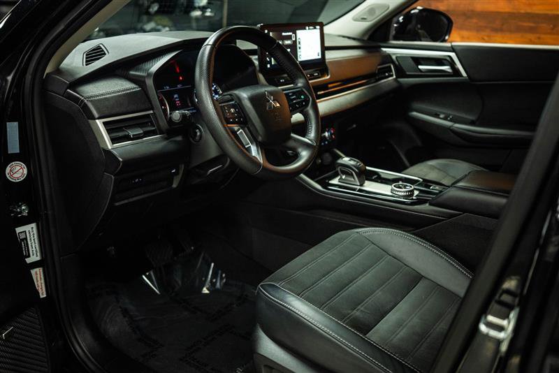 Used 2025 Mitsubishi Outlander AWD image 9