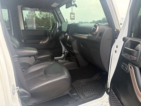 Used 2017 Jeep Wrangler Unlimited Sahara AWD/4WD image 22