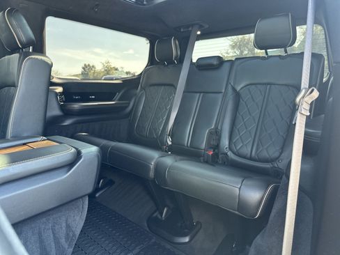 Used 2022 Jeep Grand Wagoneer Series III w/ Rear Seat Video Group 1 AWD/4WD image 27