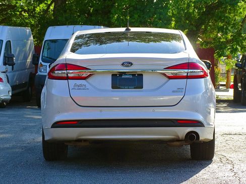 Used 2018 Ford Fusion SE w/ Fusion SE Technology Package FWD image 12
